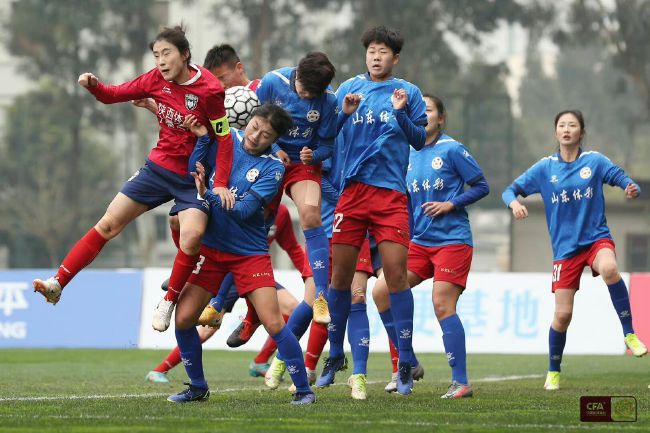 欧冠-皇马4-2那不勒斯锁头名 19岁帕斯处子球贝林厄姆传射欧冠C组第5轮，皇马主场对阵那不勒斯。